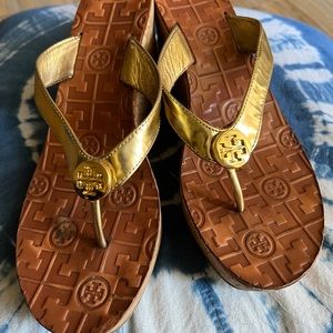 TORY BURCH - Cork Wedge Pladform Thong Sandal 7.5